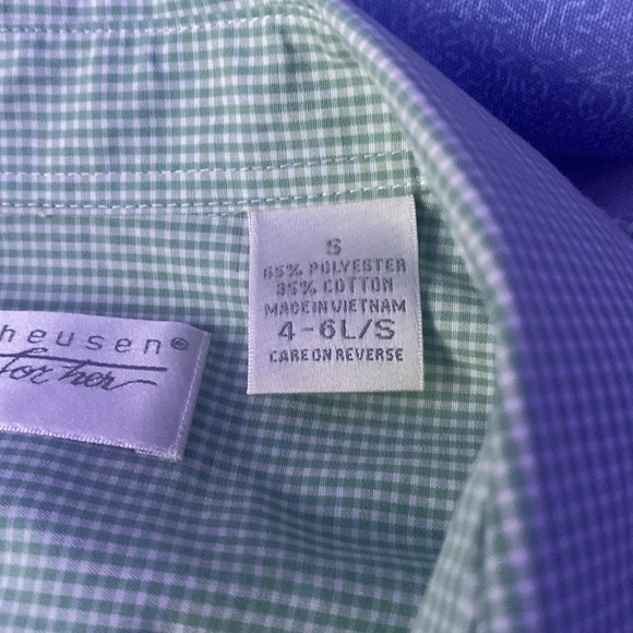 Van Heusen Women’s Dress shirt - Picture 3 of 4